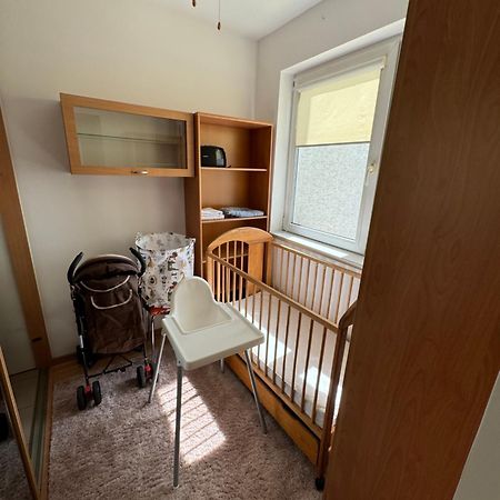 Wygodny Apartament Dla Rodziny 3-5 Osobowej Apartman Varsó Kültér fotó
