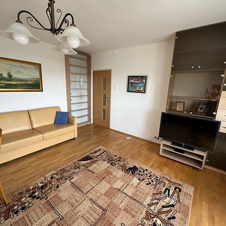 Wygodny Apartament Dla Rodziny 3-5 Osobowej Apartman Varsó Kültér fotó