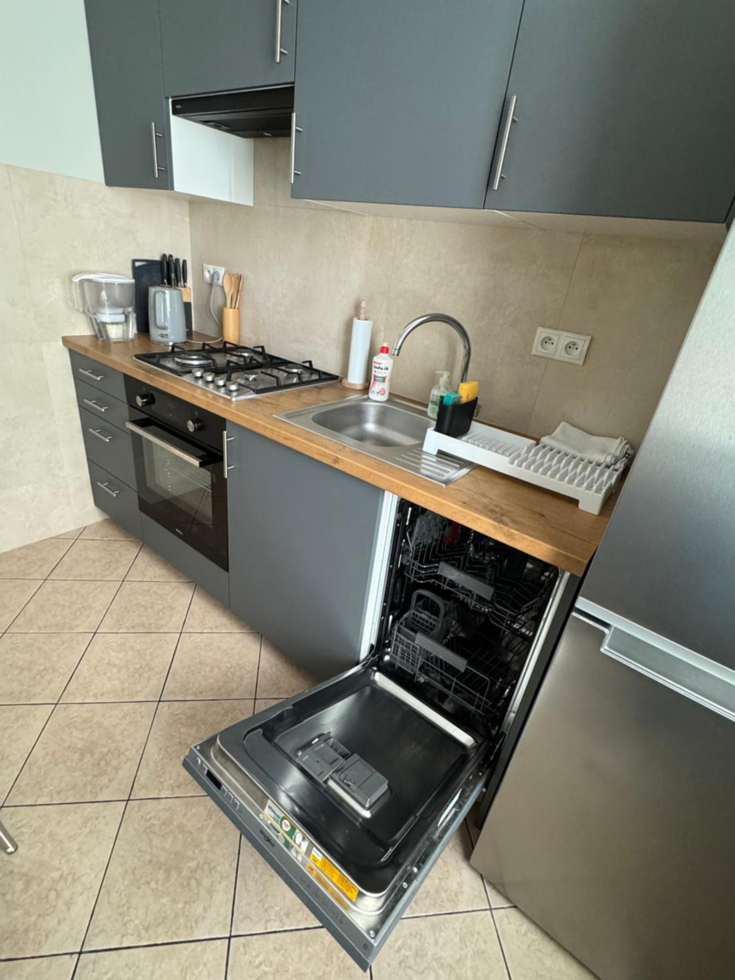 Wygodny Apartament Dla Rodziny 3-5 Osobowej Apartman Varsó Kültér fotó
