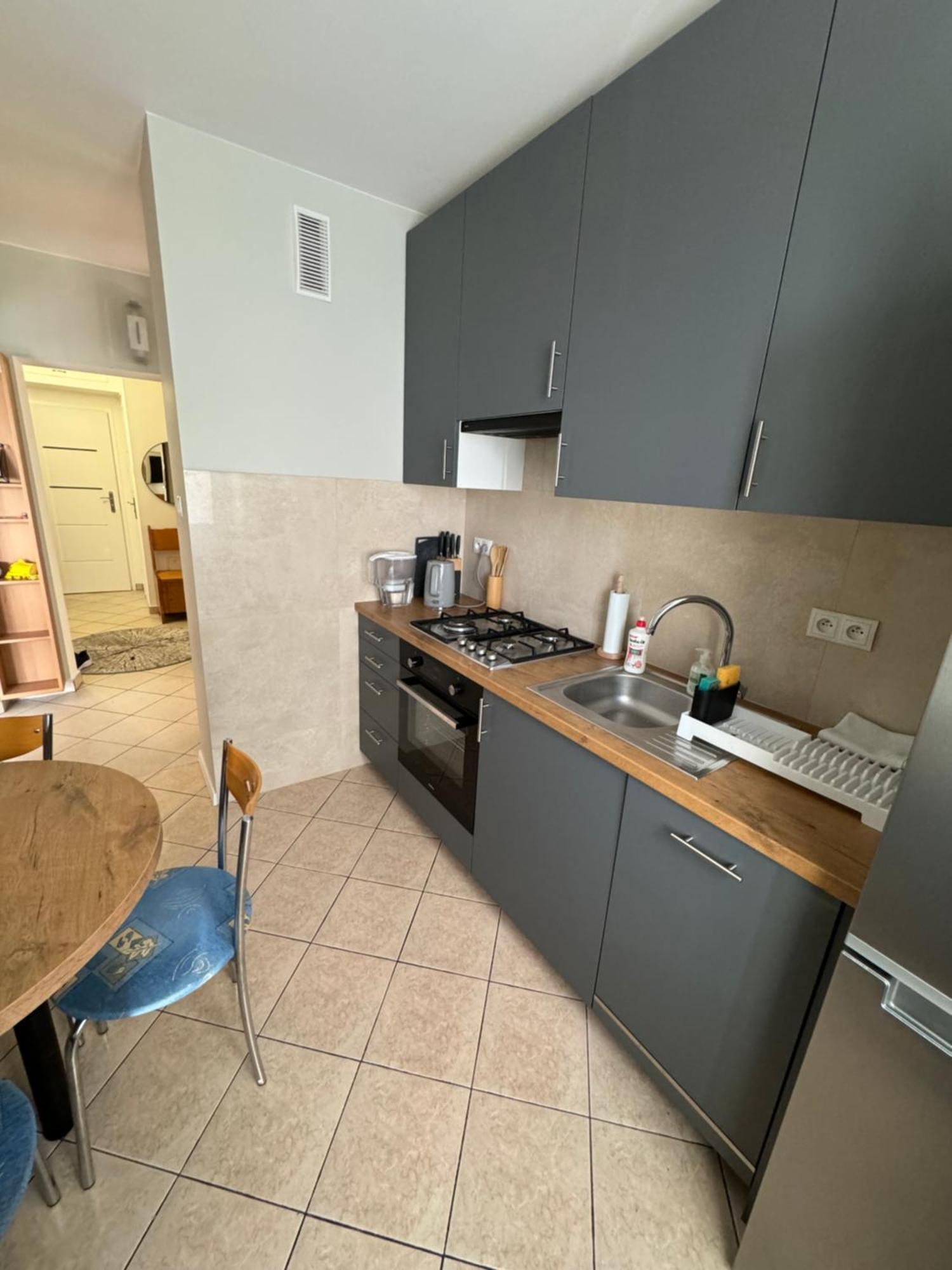 Wygodny Apartament Dla Rodziny 3-5 Osobowej Apartman Varsó Kültér fotó