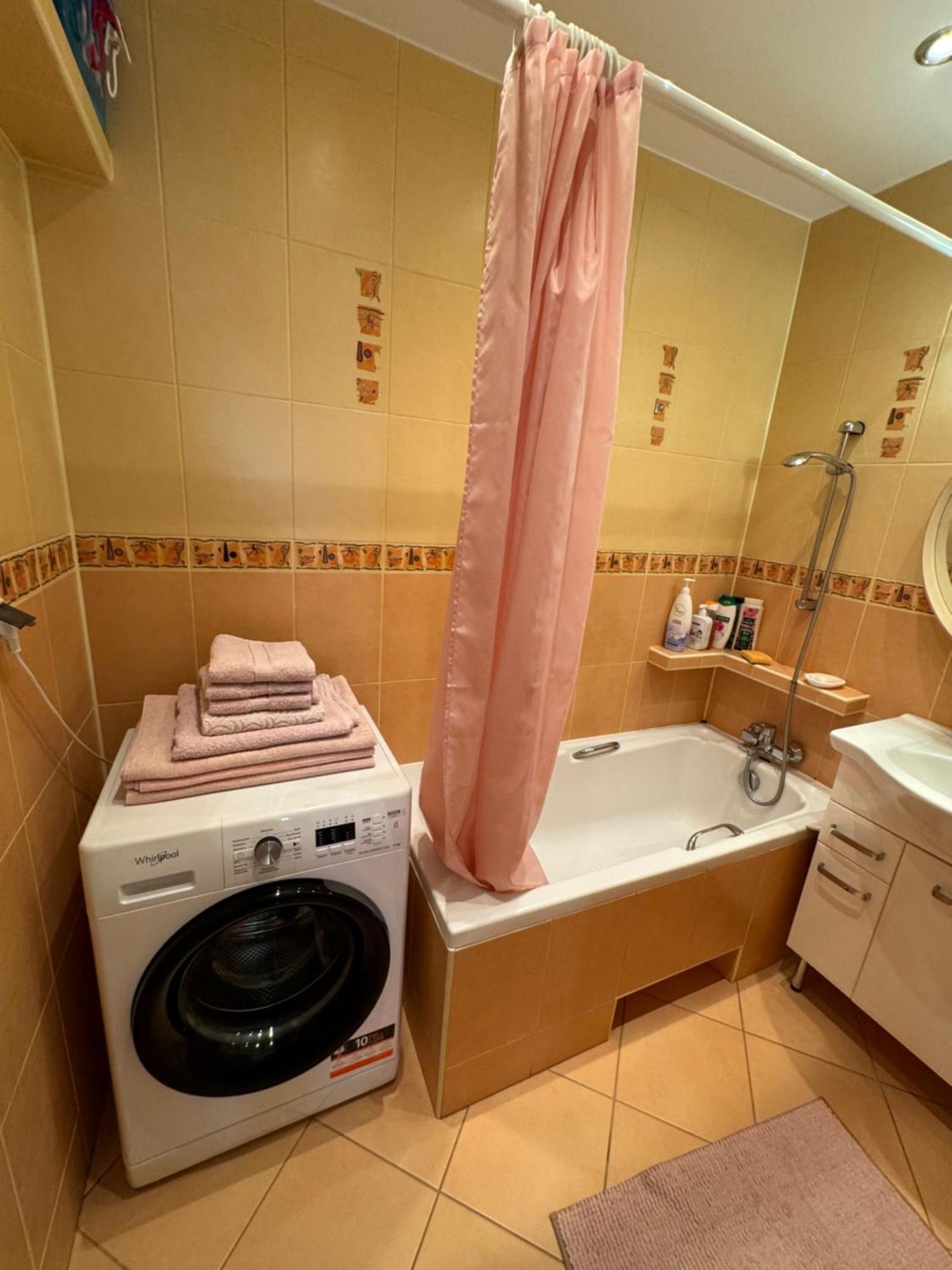 Wygodny Apartament Dla Rodziny 3-5 Osobowej Apartman Varsó Kültér fotó